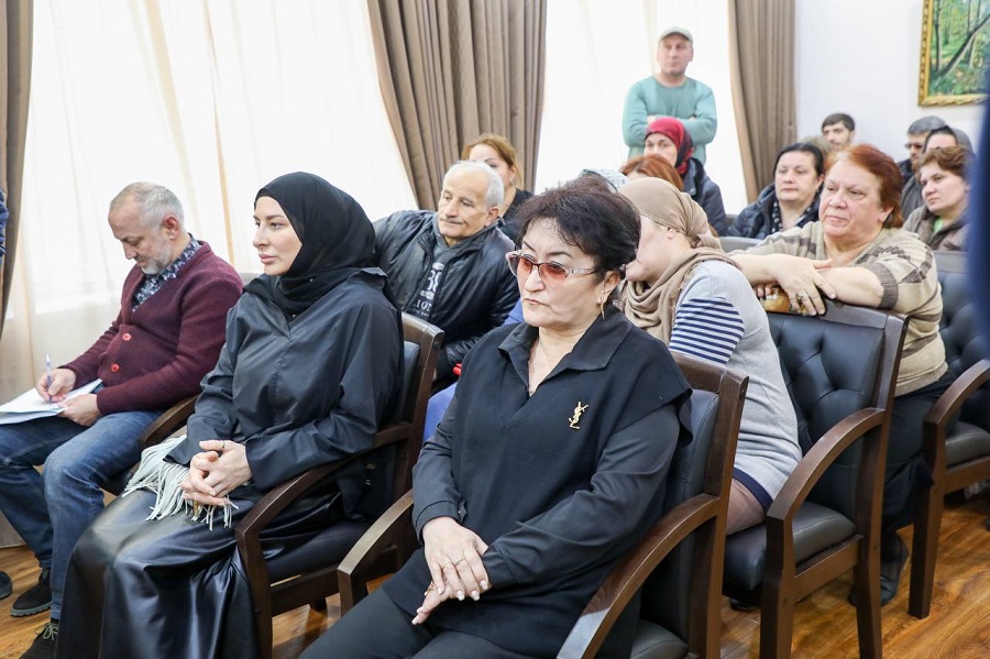 Жители аварийных общежитий Каспийска войдут в рабочую группу по принятию решения о переселении