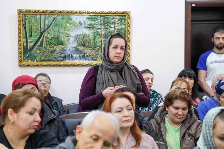 Жители аварийных общежитий Каспийска войдут в рабочую группу по принятию решения о переселении