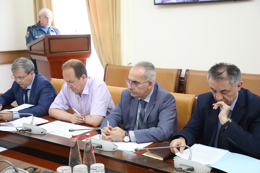 Власти Дагестана окажут помощь жителям, чье имущество пострадало в результате ливневых дождей и града