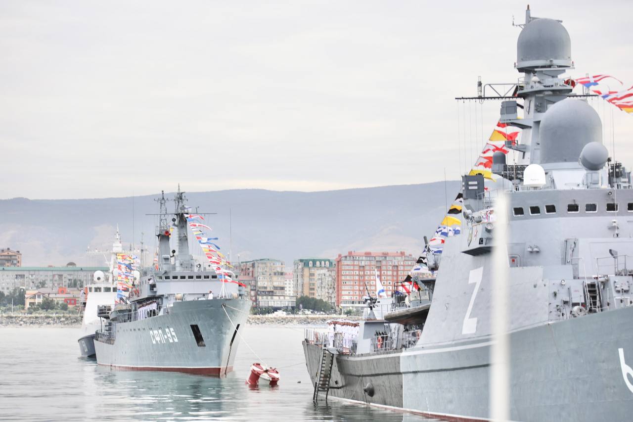 В Дагестане масштабно отпраздновали День Военно-морского флота России