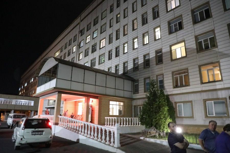 Абдулмуслим Абдулмуслимов навестил в больнице детей, пострадавших из-за взрыва на АЗС