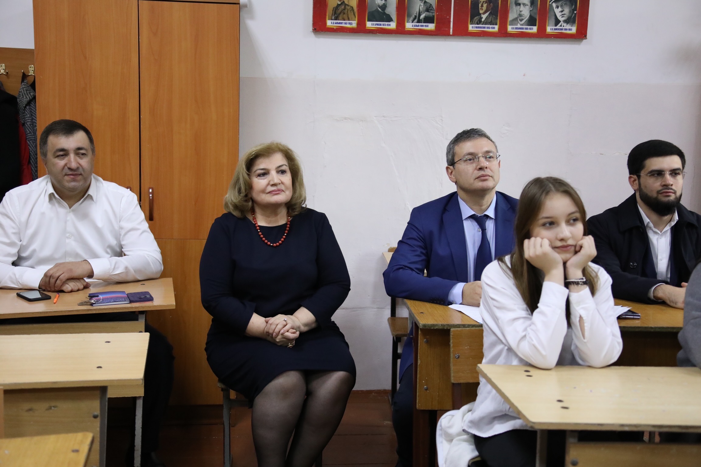 Манвел Мажонц в рамках проекта «Разговоры о важном» провел открытый урок со школьниками