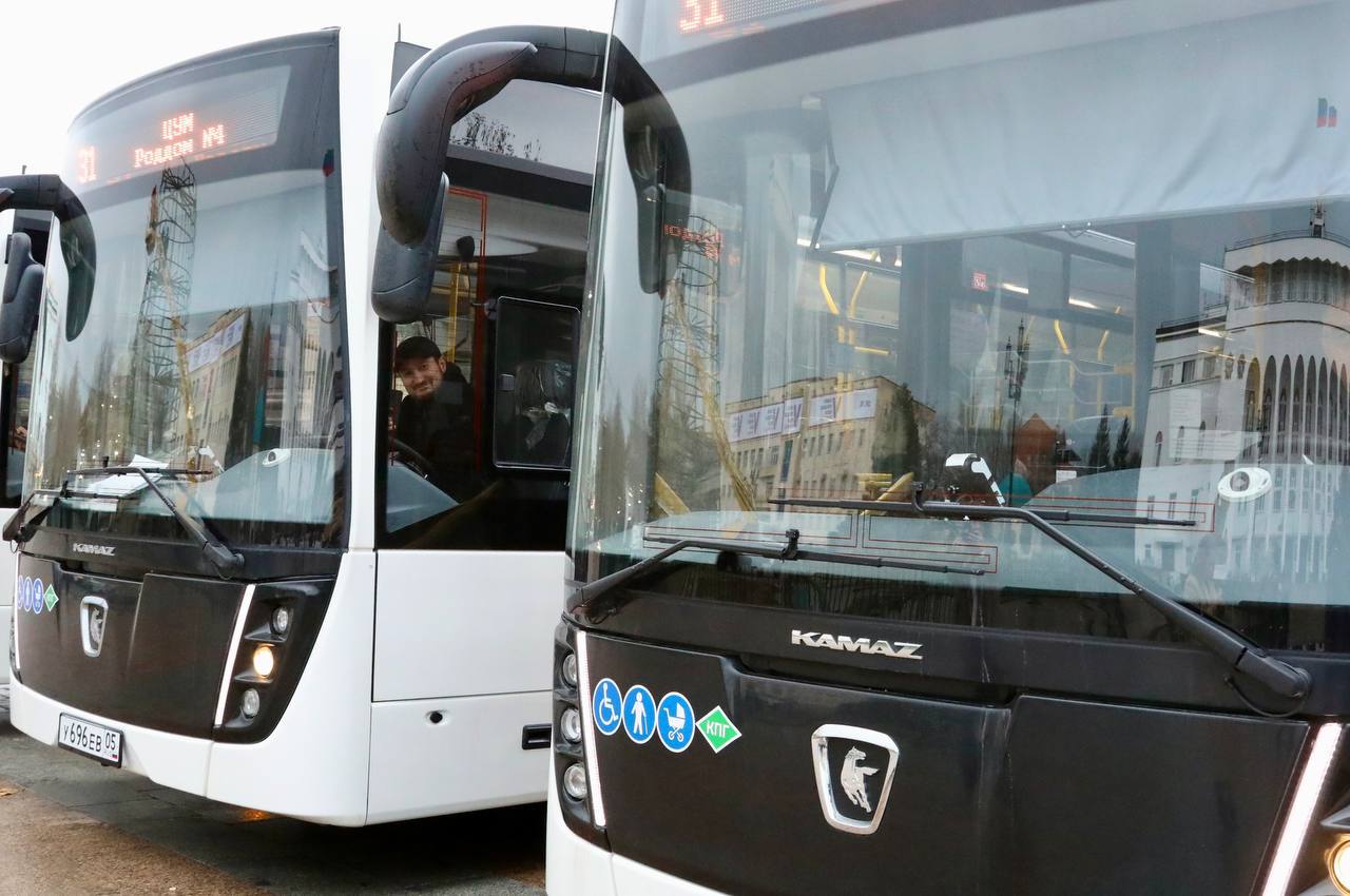 Абдулмуслим Абдулмуслимов провёл приемку 47 новых пассажирских автобусов в Махачкале