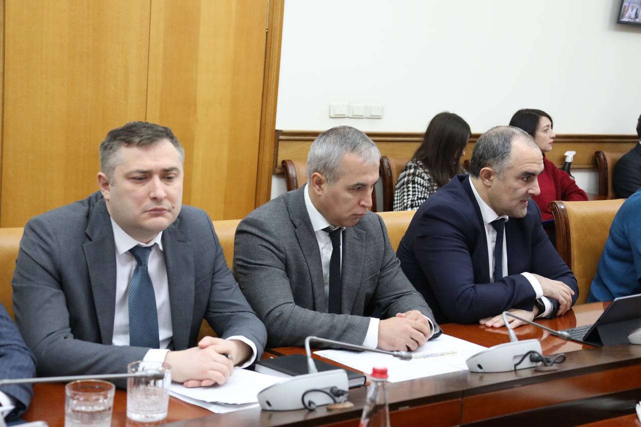 Абдулмуслим Абдулмуслимов провёл еженедельное заседание Оперативного штаба