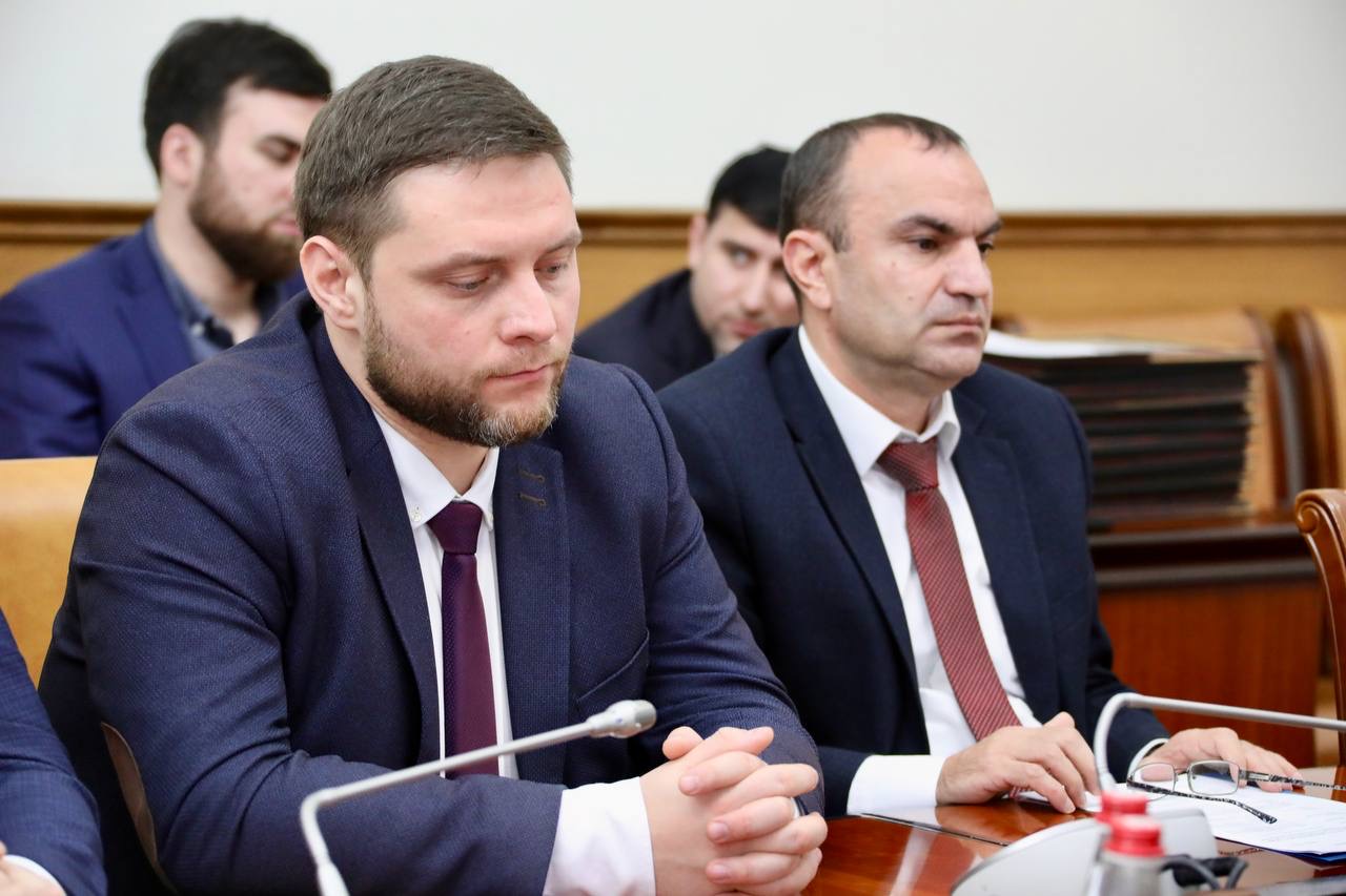 Абдулмуслим Абдулмуслимов вручил госнаграды отличившимся дагестанцам ко Дню защитника Отечества