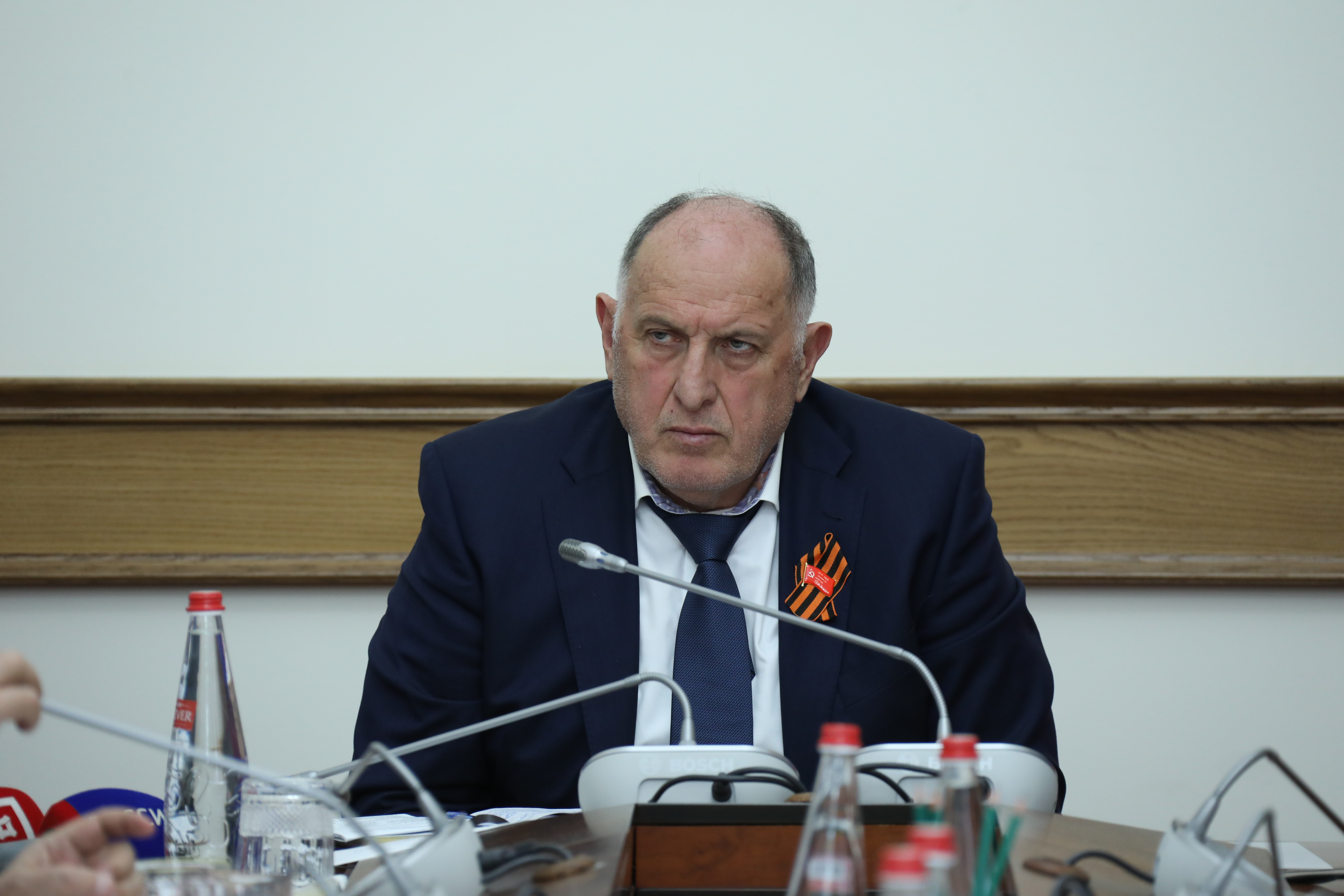 Абдулмуслим Абдулмуслимов провел первое заседание Экспертного совета при Правительстве РД