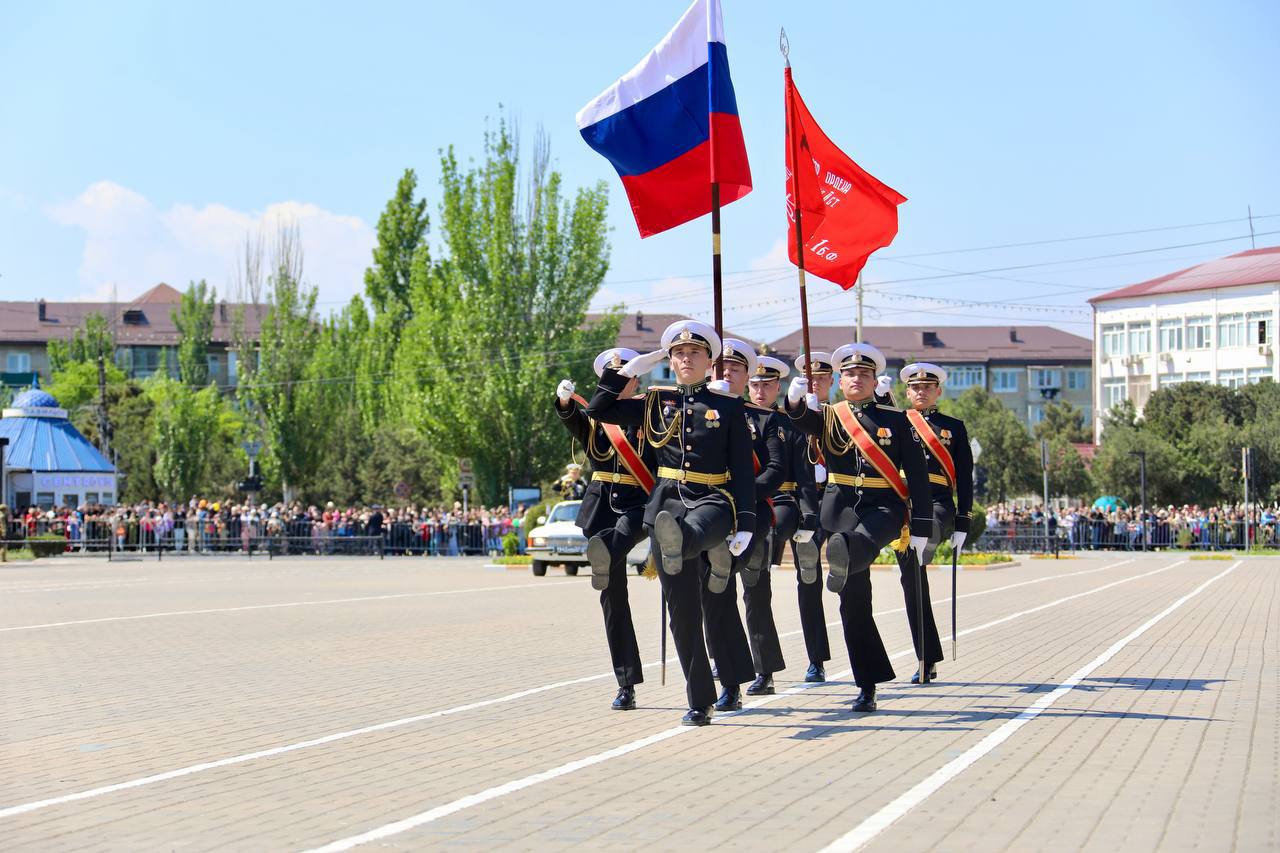 Военный Парад по случаю 79-й годовщины Победы в Великой Отечественной войне прошел в Каспийске