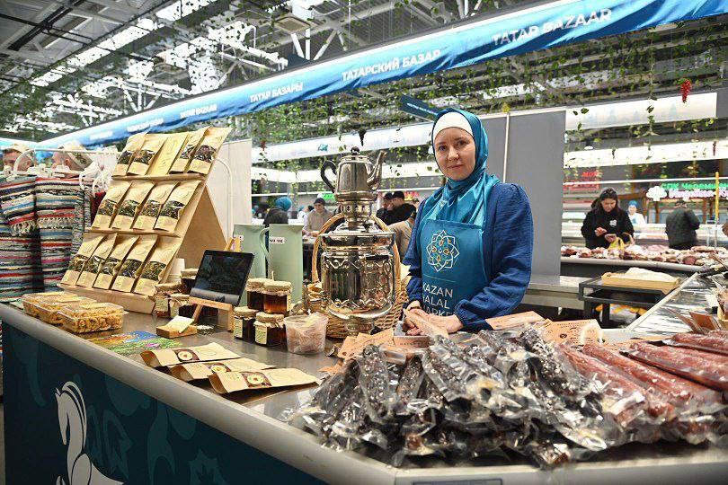 Абдулмуслим Абдулмуслимов и Рустам Минниханов участвуют в открытии международной халяль-ярмарки в Казани