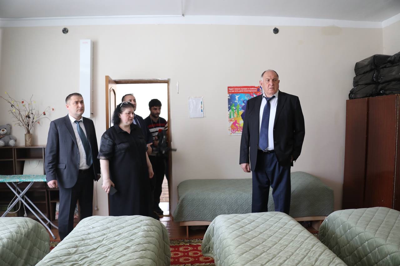 Абдулмуслим Абдулмуслимов навестил воспитанников реабилитационного центра для несовершеннолетних