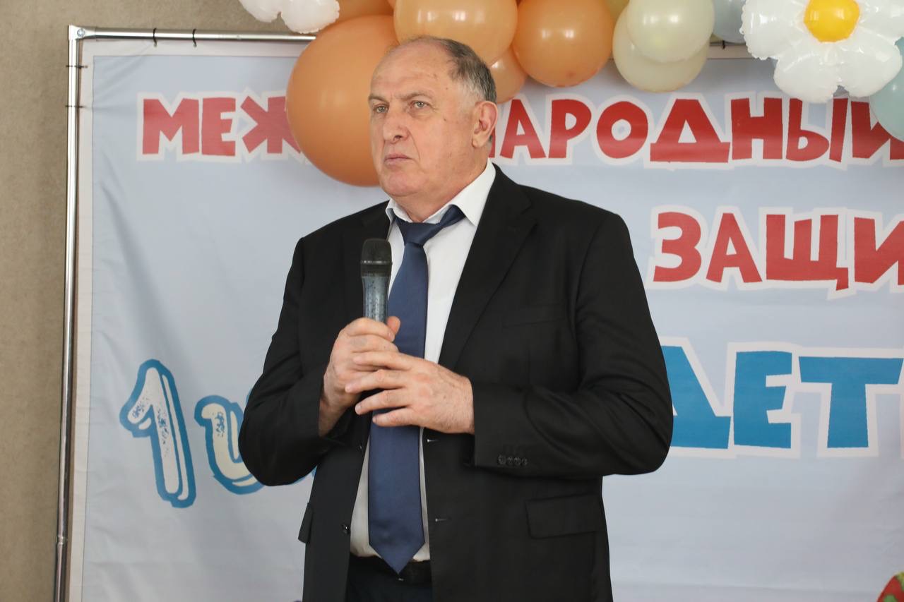 Абдулмуслим Абдулмуслимов навестил воспитанников реабилитационного центра для несовершеннолетних