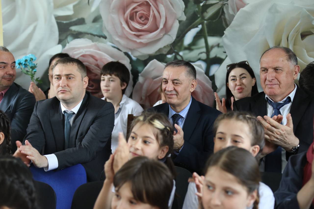 Абдулмуслим Абдулмуслимов навестил воспитанников реабилитационного центра для несовершеннолетних