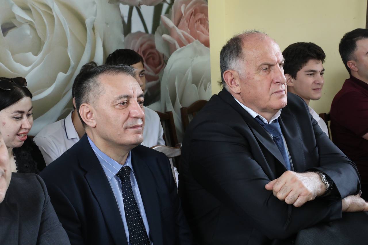 Абдулмуслим Абдулмуслимов навестил воспитанников реабилитационного центра для несовершеннолетних