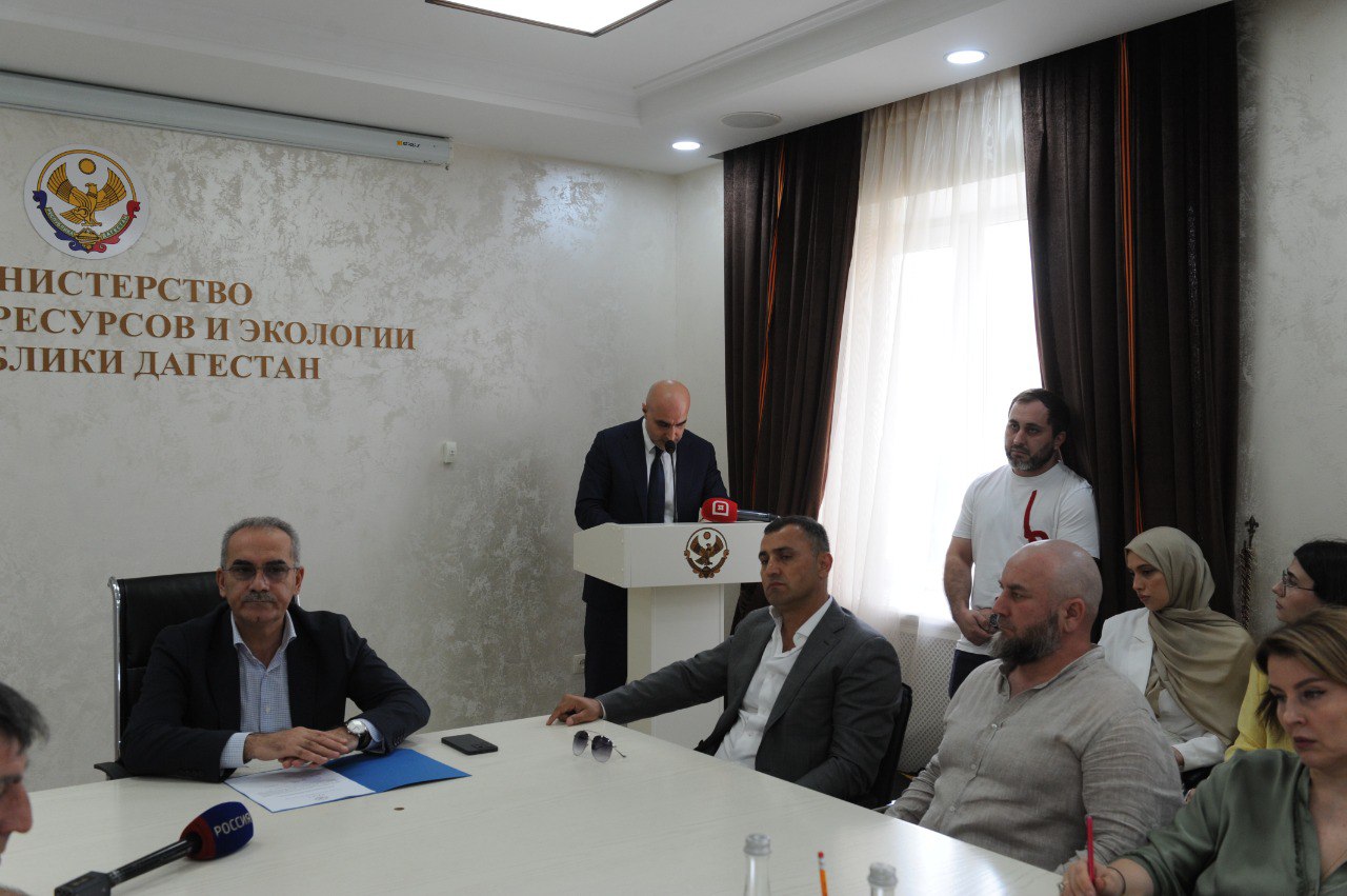 Нариман Абдулмуталибов представил коллективу Минприроды Дагестана нового руководителя