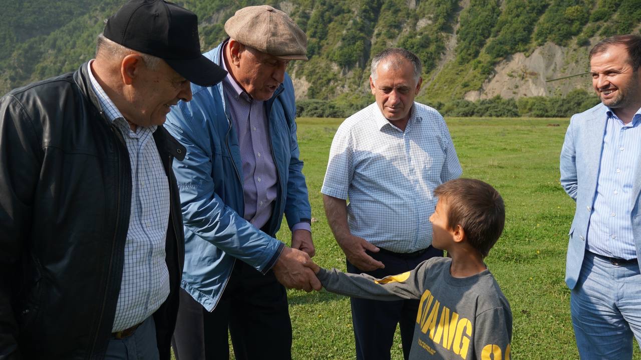 Свыше 20 единиц спецтехники задействовано в восстановлении дорог в Рутульском районе