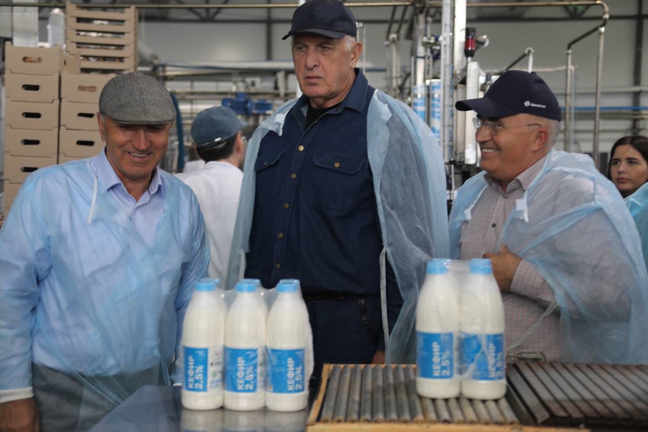 В новом цеху Кизляр-Урицкого мясокомбината производят молочные продукты высокого качества  