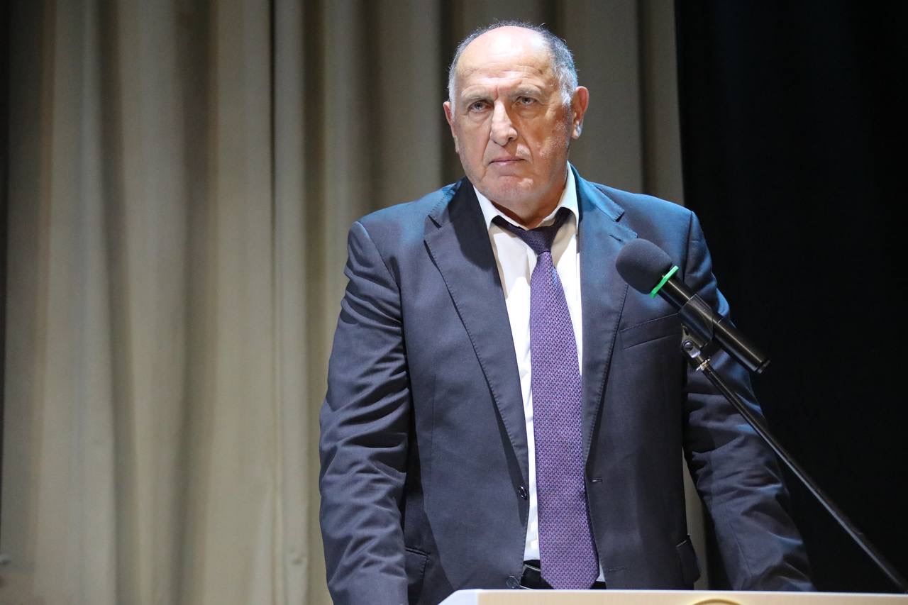 Абдулмуслим Абдулмуслимов посетил презентацию фильма «Батюшка» от РГВК «Дагестан»