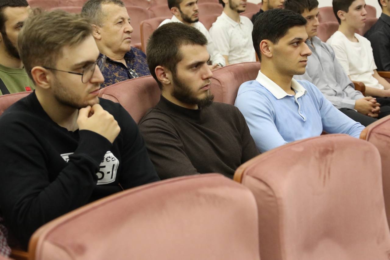 Абдулмуслим Абдулмуслимов встретился с дагестанцами-студентами московского аграрного университета