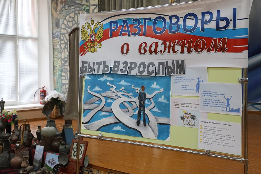 Манвел Мажонц провел урок «Разговоры о важном» для учеников махачкалинской гимназии № 7