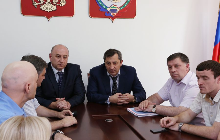М.Насрутдинов представил коллективу Комитета Арсена Махмудова
