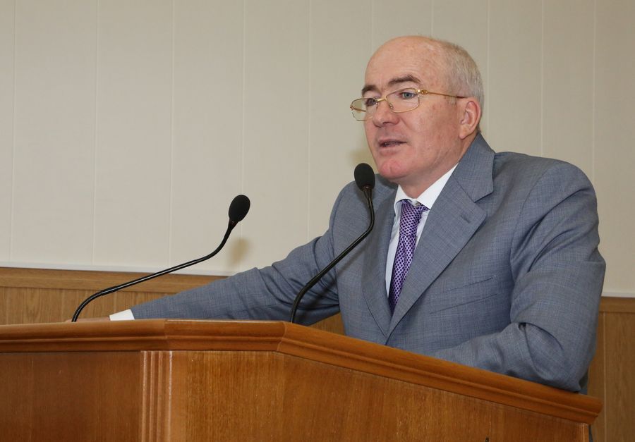 А.Карибов вручил мэру Избербаша переходящий Знак и грант Президента Дагестана