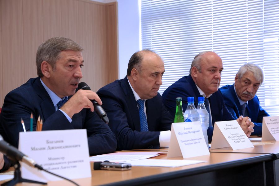 А.Гамидов представил нового руководителя главного бюро МСЭ по РД