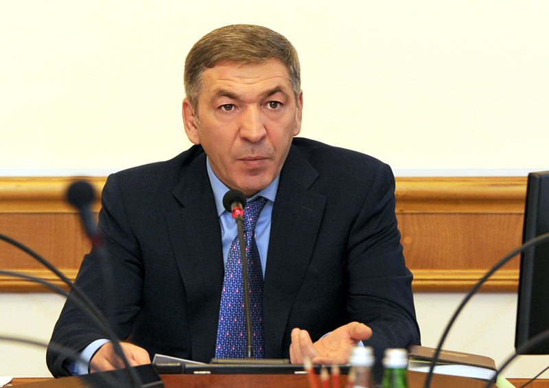 Под руководством А.Гамидова прошло совещание с участием членов Правительства республики