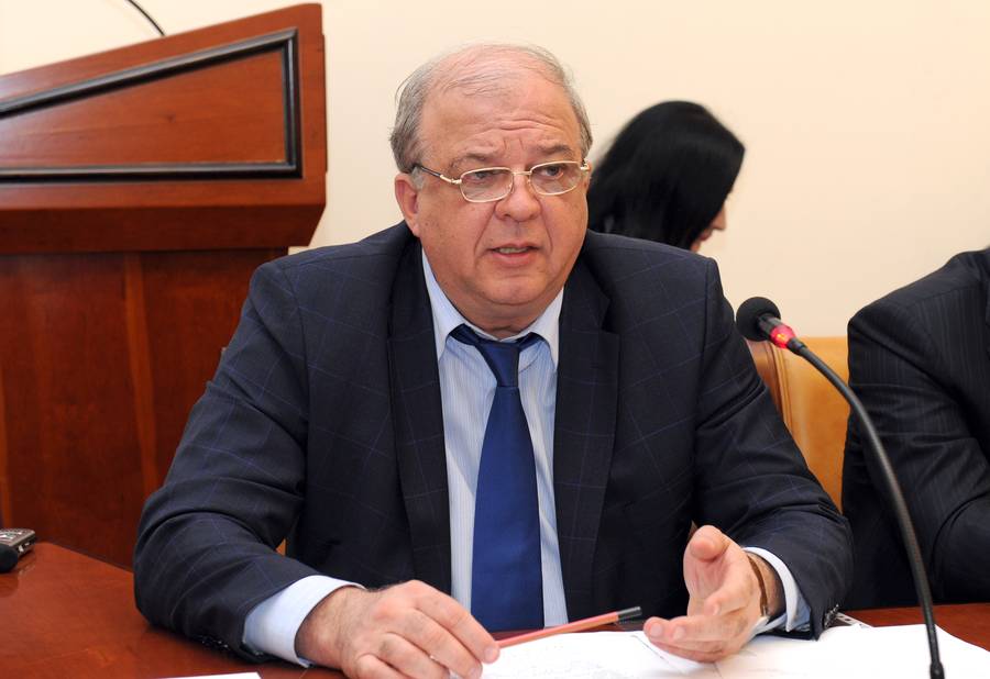 Под руководством А.Гамидова прошло совещание с участием членов Правительства республики