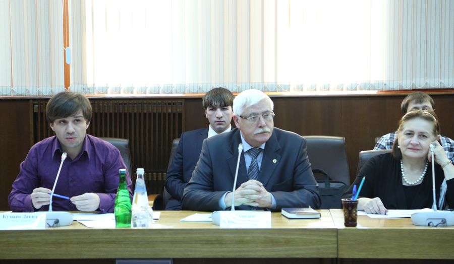 А. Карибов: «Молодежь не раз доказывала, что способна мыслить масштабно»