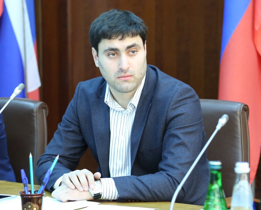 А. Карибов: «Молодежь не раз доказывала, что способна мыслить масштабно»