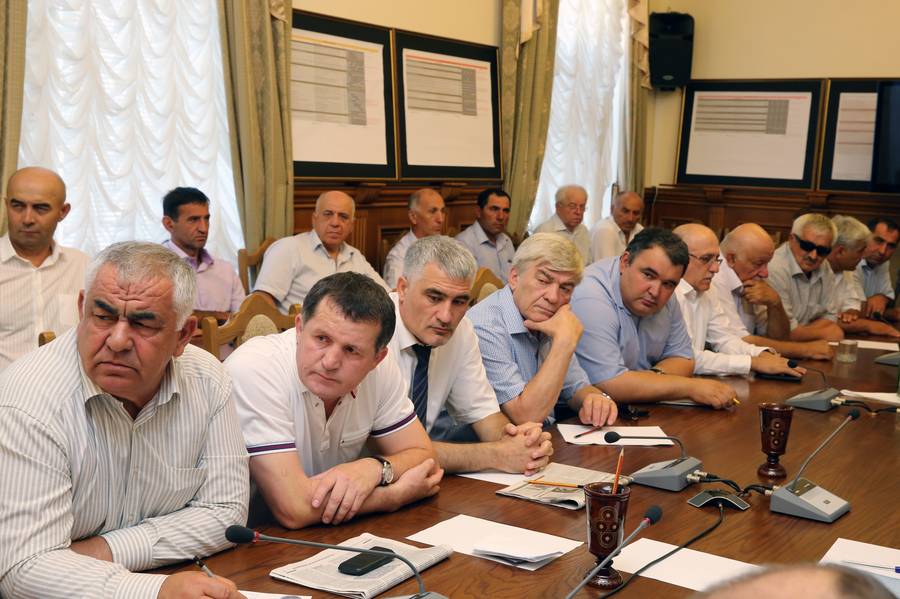 Рамазан Абдулатипов: «Надо повысить роль АПК в жизнеобеспечении республики»