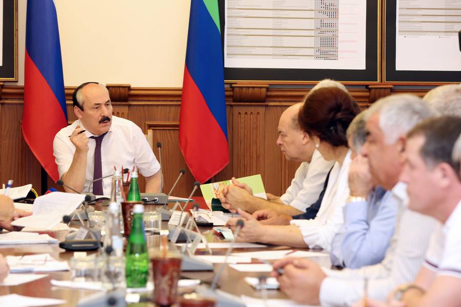 Рамазан Абдулатипов: «Надо повысить роль АПК в жизнеобеспечении республики»