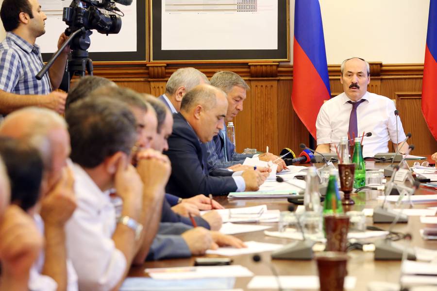 Рамазан Абдулатипов: «Надо повысить роль АПК в жизнеобеспечении республики»