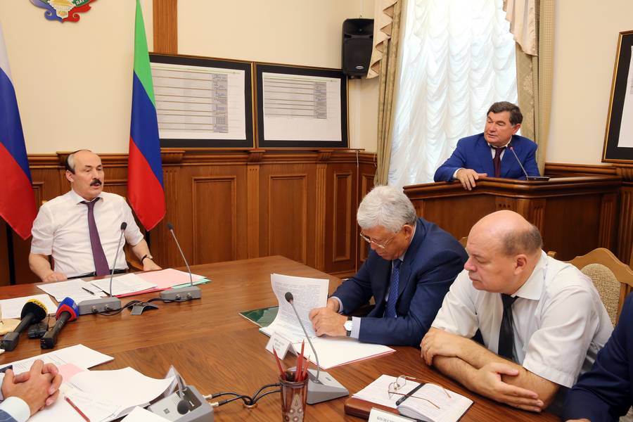 Рамазан Абдулатипов: «Надо повысить роль АПК в жизнеобеспечении республики»