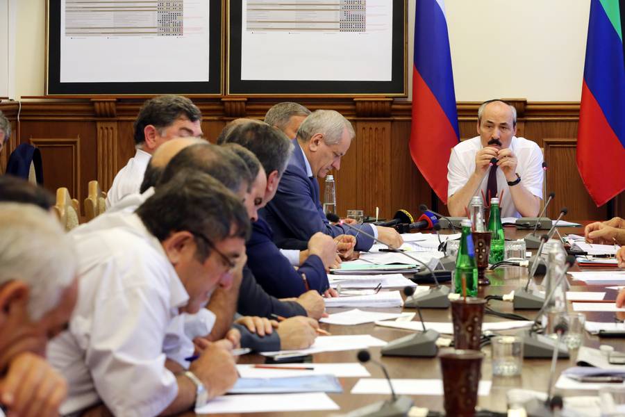 Рамазан Абдулатипов: «Надо повысить роль АПК в жизнеобеспечении республики»