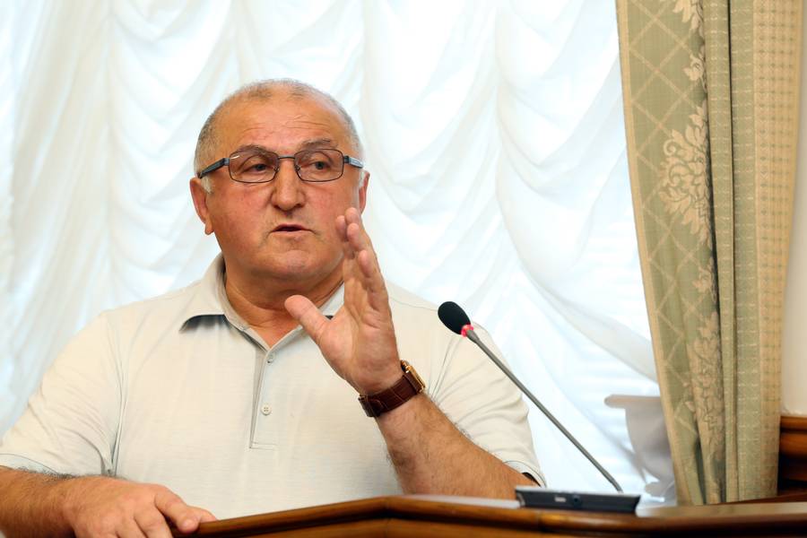 Рамазан Абдулатипов: «Надо повысить роль АПК в жизнеобеспечении республики»