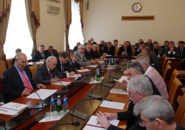 По поручению Главы Дагестана обсужден вопрос о подготовке ЖКХ к осенне-зимнему периоду