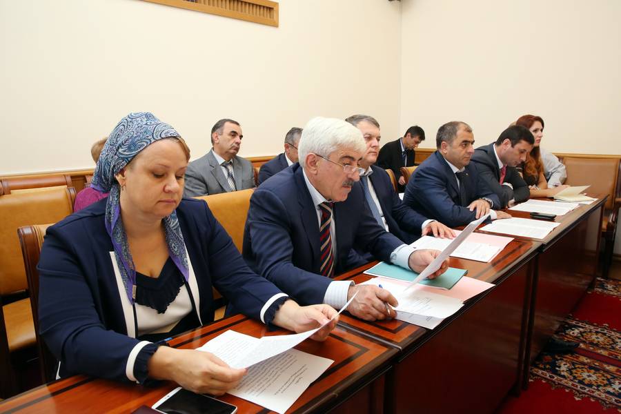 В Правительстве Дагестана обсуждены прогнозы социально-экономического развития республики на 2015 год