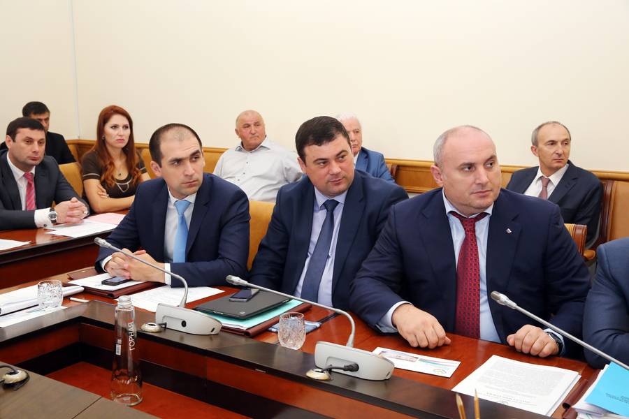 В Правительстве Дагестана обсуждены прогнозы социально-экономического развития республики на 2015 год