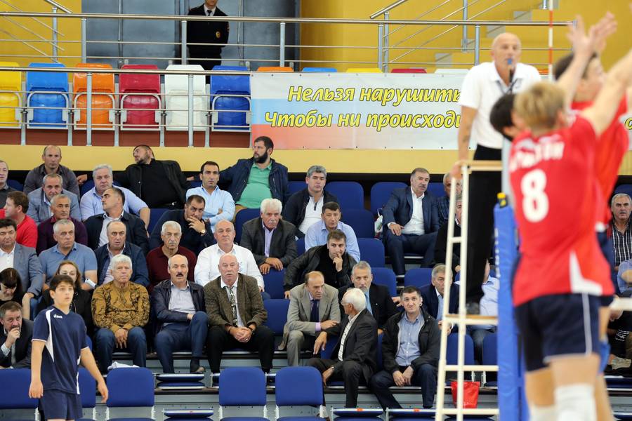 А.Гамидов посетил всероссийский турнир по волейболу памяти Расула Гамзатова