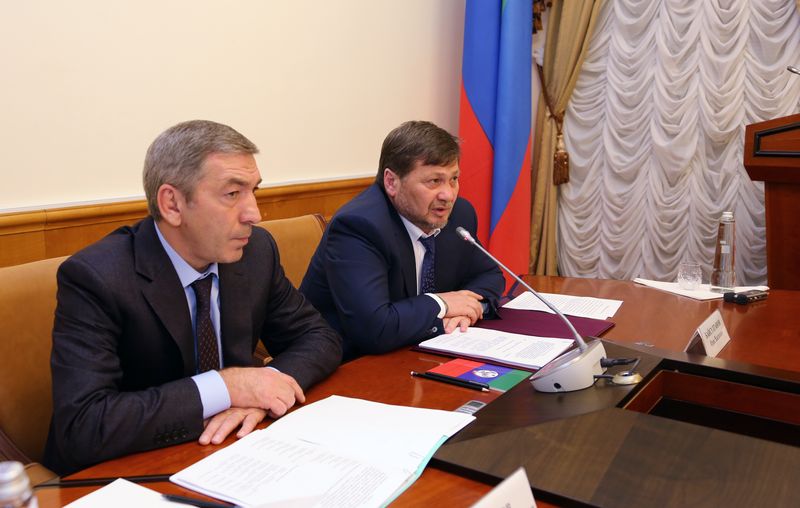 Одес Байсултанов и Абдусамад Гамидов обсудили меры, направленные на улучшение социально-экономического положения республики