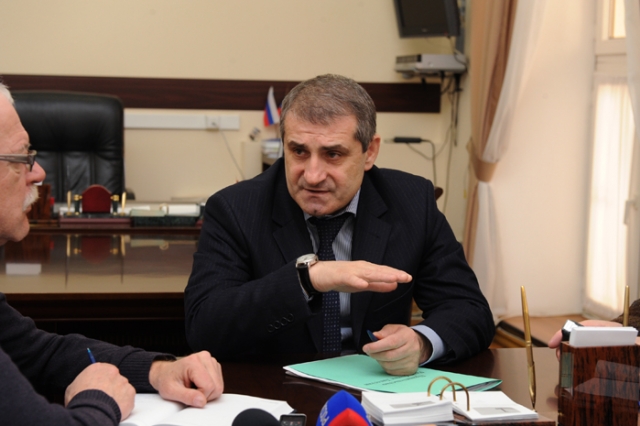 Р.Газимагомедов: «Вопрос прохождения отопительного сезона в условиях аномально низких температур находится на ежедневном контроле Президента РД»
