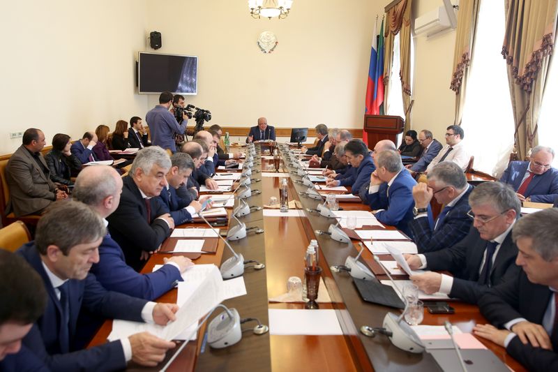 В Правительстве Дагестана обсуждены меры по развитию инфраструктуры агропродовольственного рынка