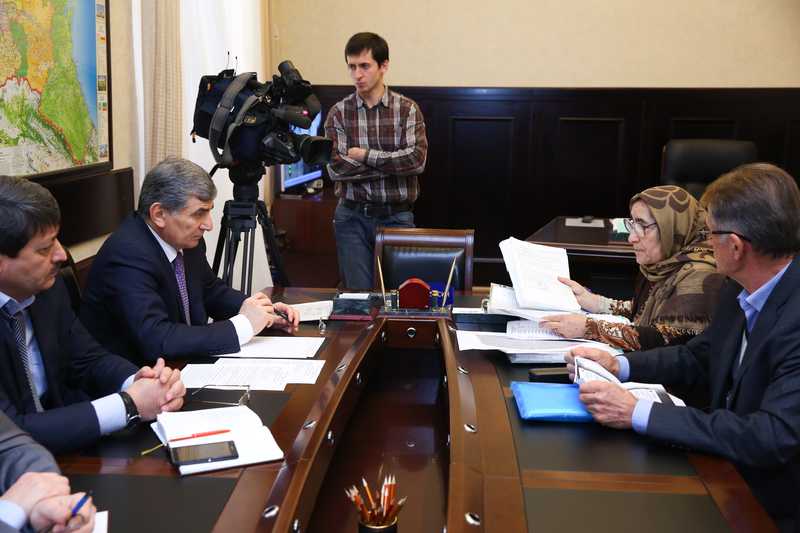 Абдусамад Гамидов и Гасан Идрисов в рамках приема граждан рассмотрели земельные проблемы и вопросы улучшения жилищных условий дагестанцев