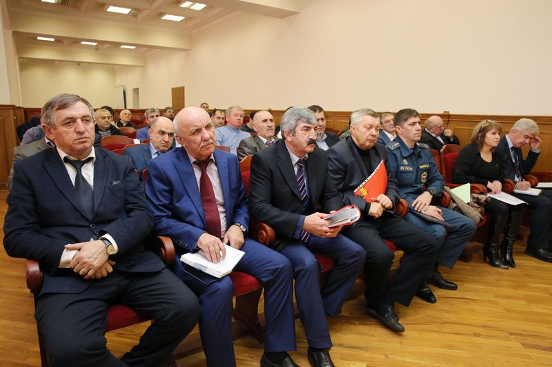 Вице-премьер провел в мэрии Махачкалы совещание по вопросам оптимизации рыночной системы на территории столицы