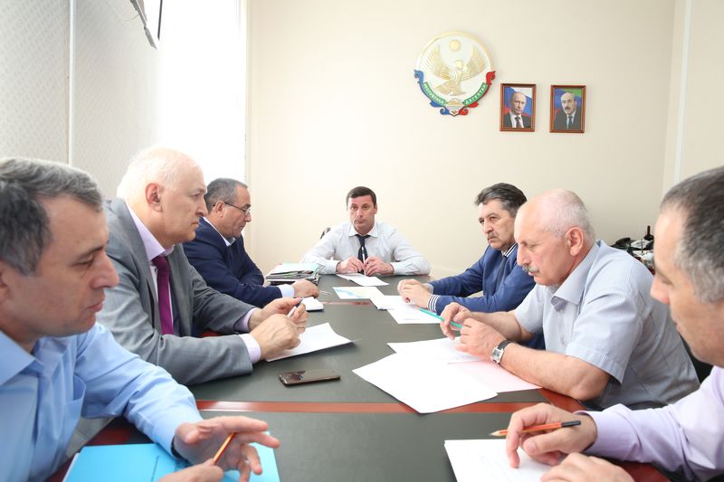 Под руководством Билала Омарова обсуждены вопросы борьбы  с саранчовыми вредителями