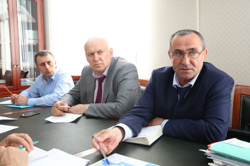 Под руководством Билала Омарова обсуждены вопросы борьбы  с саранчовыми вредителями