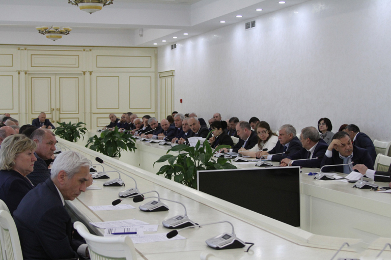 Анатолий Карибов провел координационное совещание с главами городов и районов Дагестана