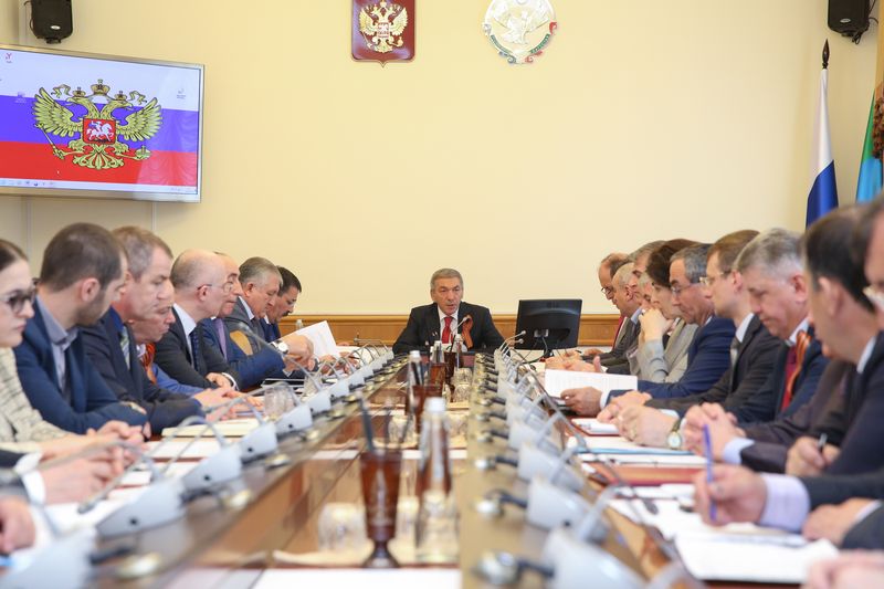 Под руководством Абдусамада Гамидова обсуждены вопросы развития торговли в Республике Дагестан