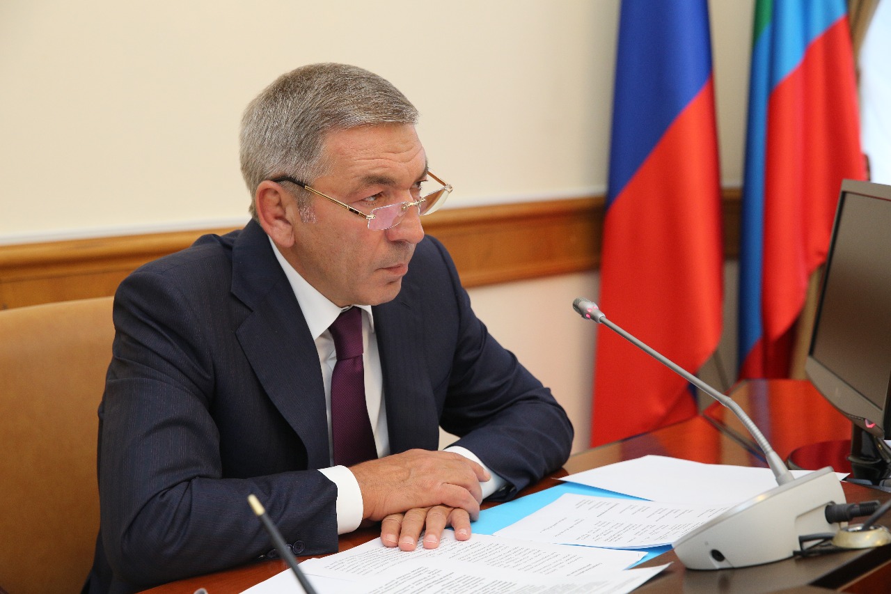 Под руководством Абдусамада Гамидова обсудили проблемные вопросы дальнобойщиков республики.