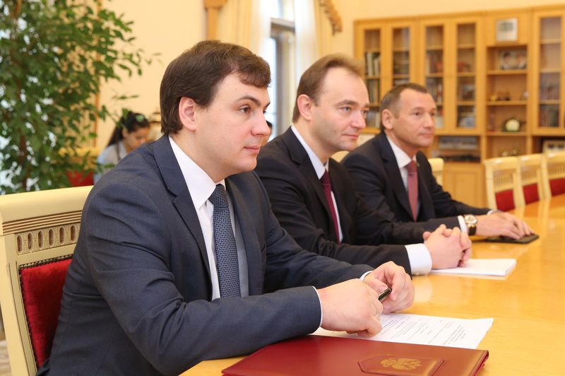 Абдусамад Гамидов провел встречу с заместителем главы Минэкономразвития России Саввой Шиповым